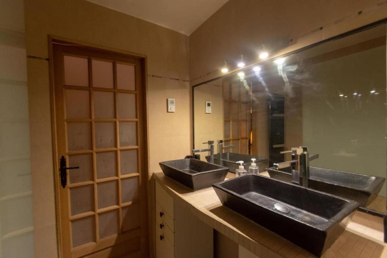 Very French Two Bedroom In The Heart Of Paris Exterior photo